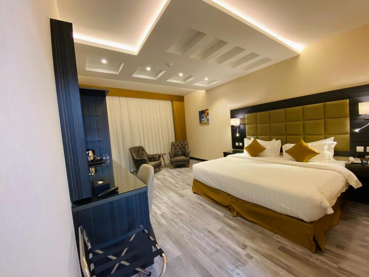 Y Platinum Hotel Медина Экстерьер фото