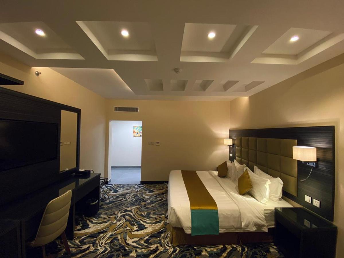 Y Platinum Hotel Медина Экстерьер фото
