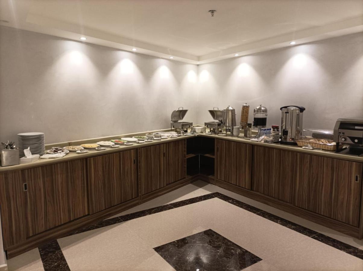 Y Platinum Hotel Медина Экстерьер фото