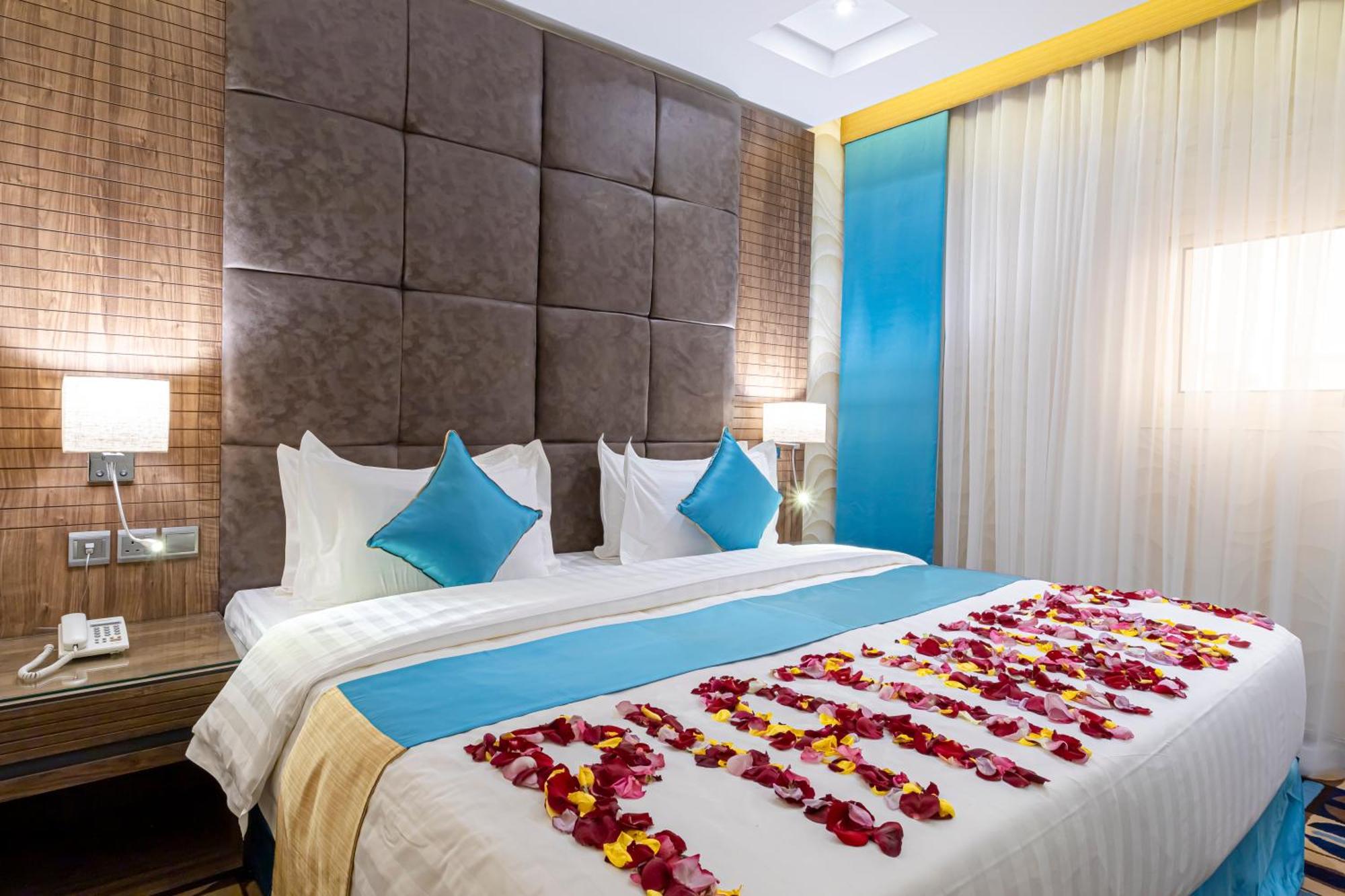 Y Platinum Hotel Медина Экстерьер фото